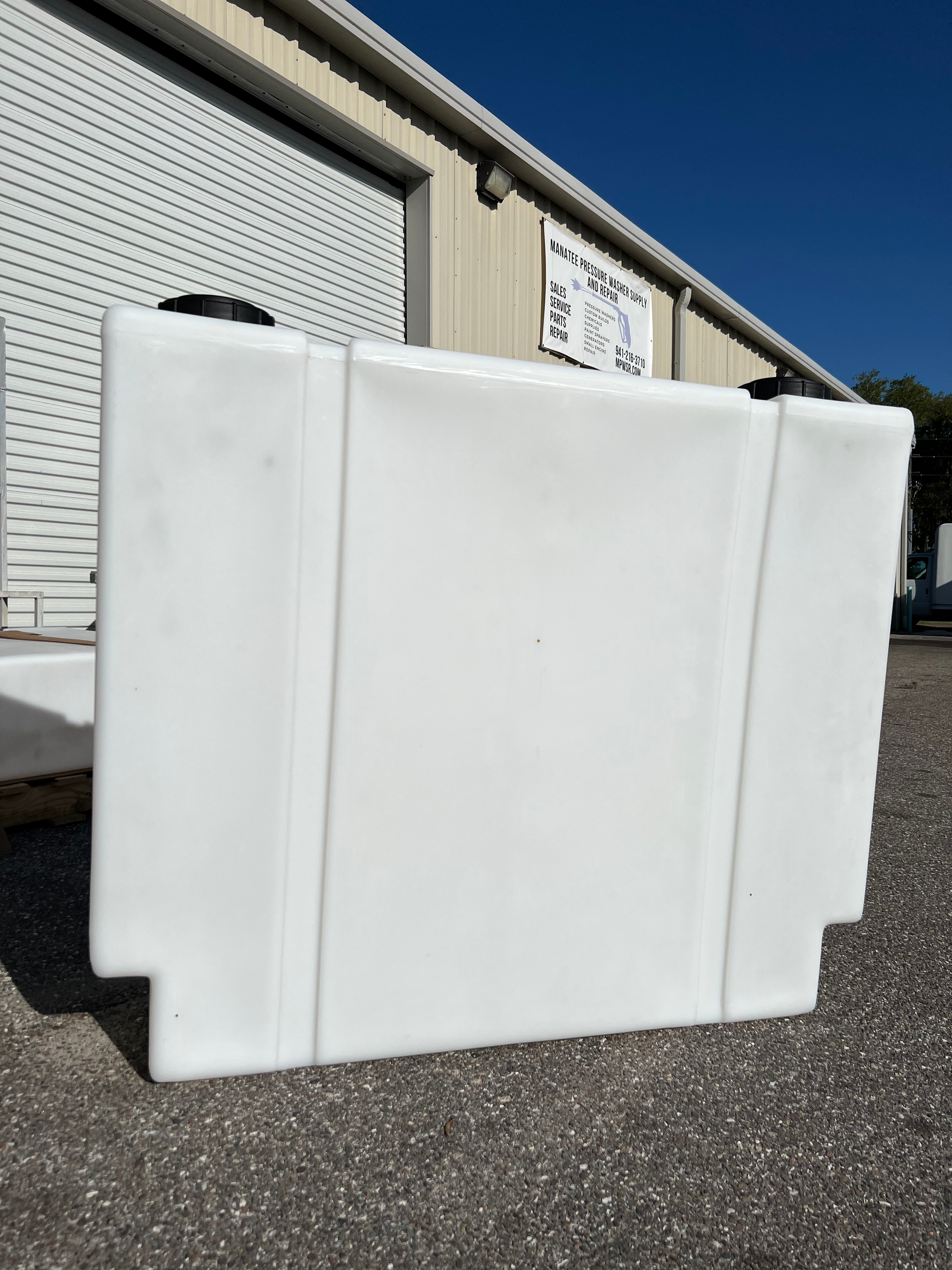 100 Gallon Vertical Tank