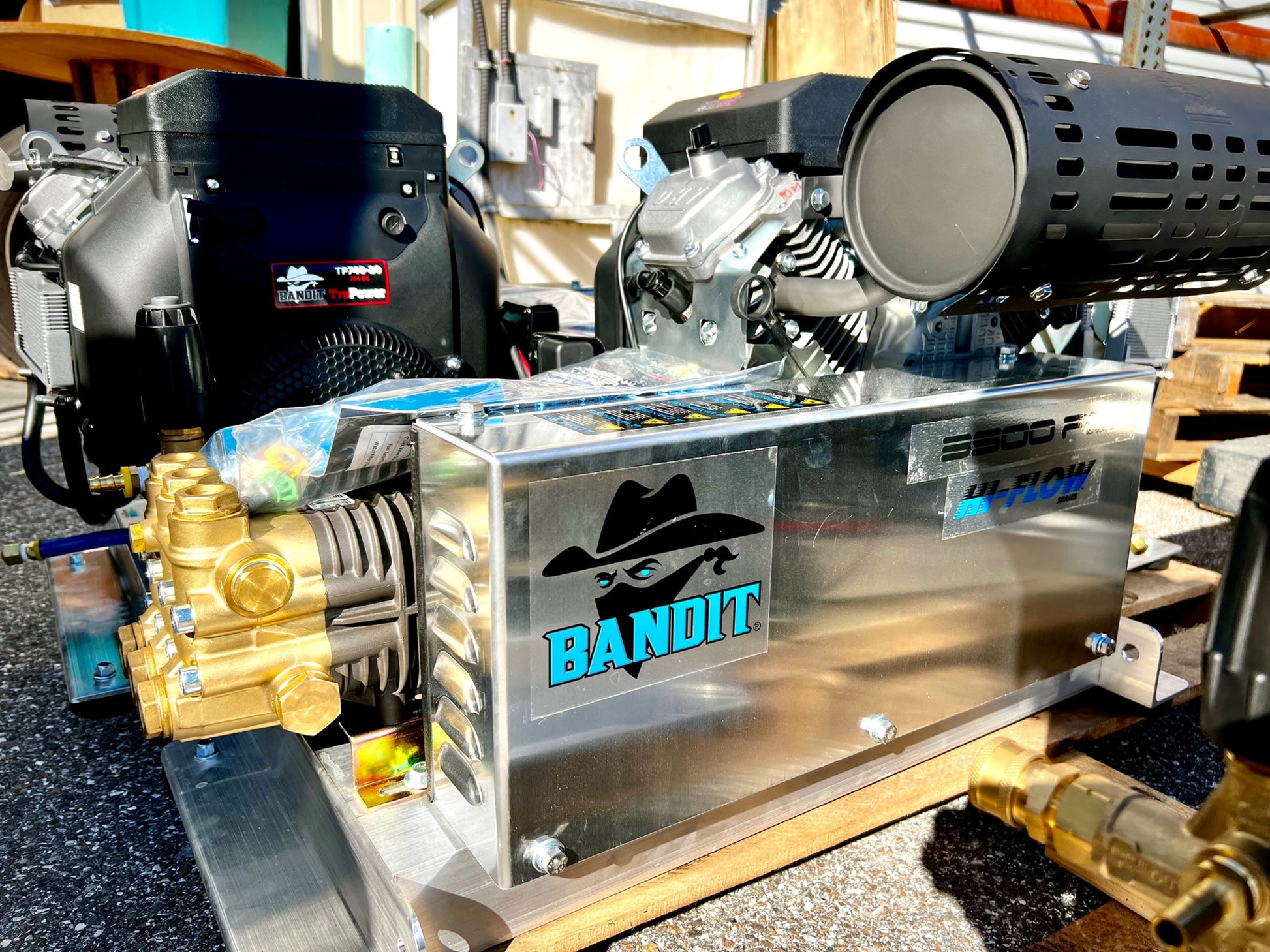B-K1035TCX Bandit 10gpm at 3500psi True Power 744CC Engine with Comet Pump