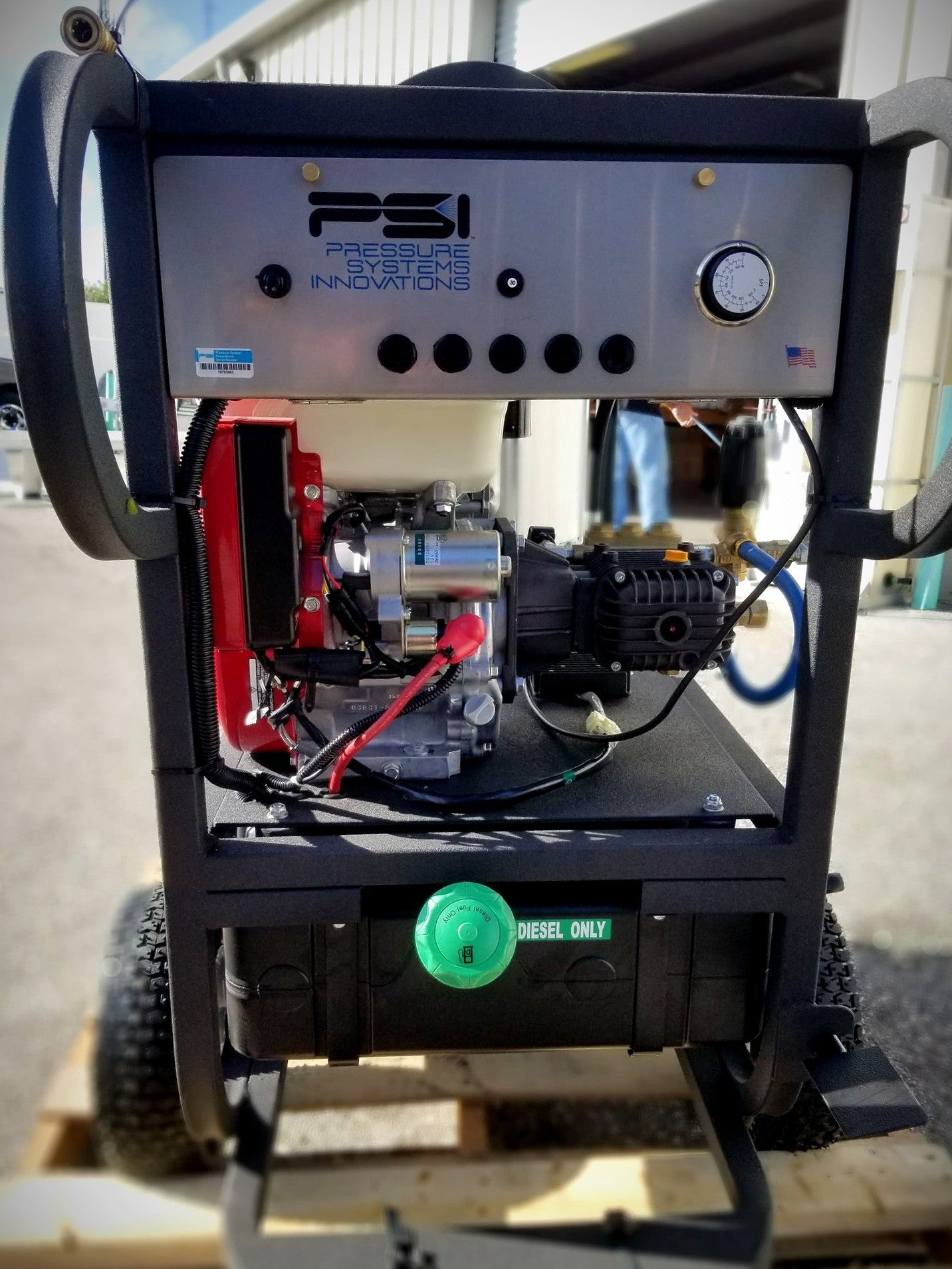 Dragon 4GPM at 4000PSI Hot Water Mobile Skid/Roller