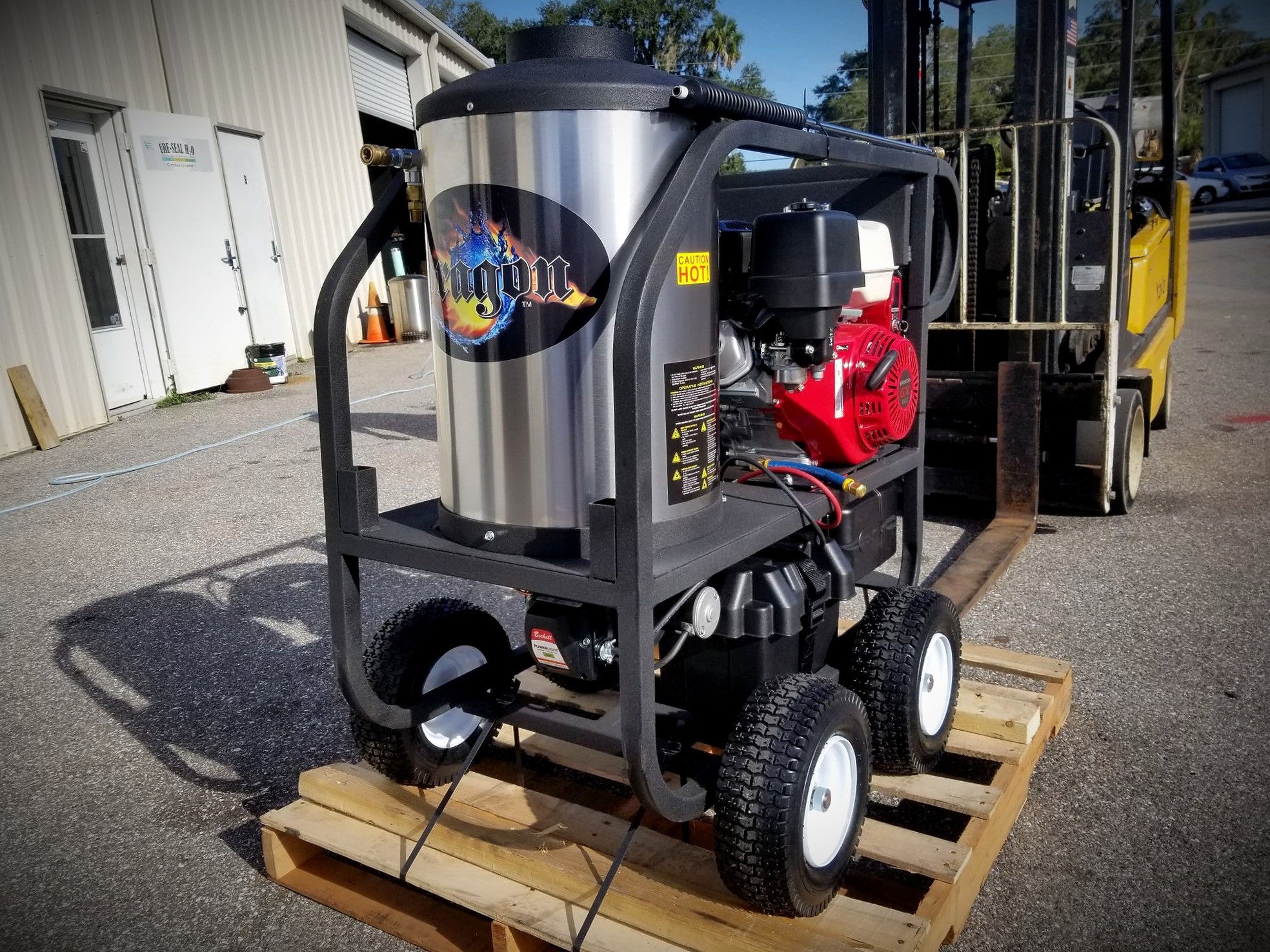 Dragon 4GPM at 4000PSI Hot Water Mobile Skid/Roller